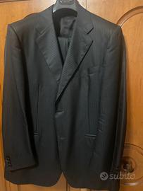 Vestito completo da uomo elegante