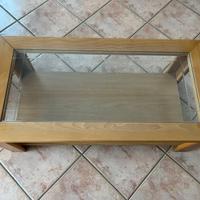 Tavolino da salotto in legno con ripiano in vetro