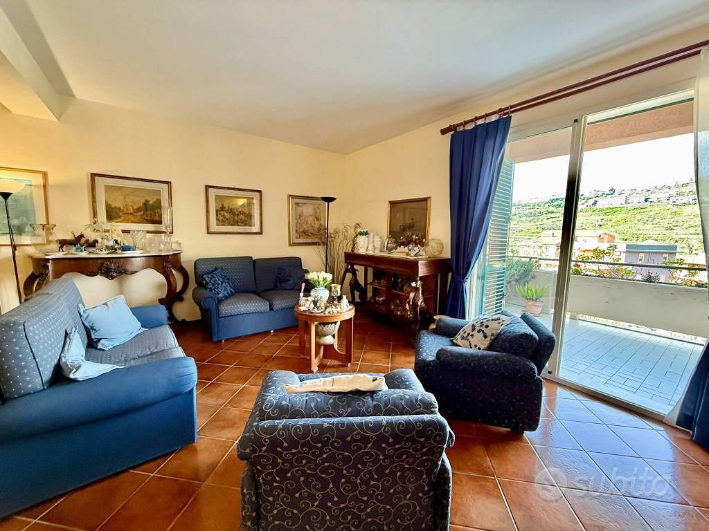 Appartamento di 145 m² con 5 locali e box auto a A - Altro
