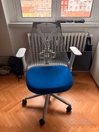 Sedia Herman Miller Sayl blu con supporto lombare