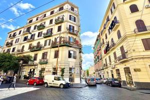 3 LOCALI A NAPOLI