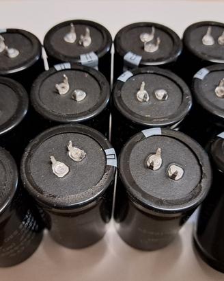 12 condensatori elettrolitici Epcos 820uF 400volt