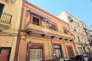 3 LOCALI A BARI