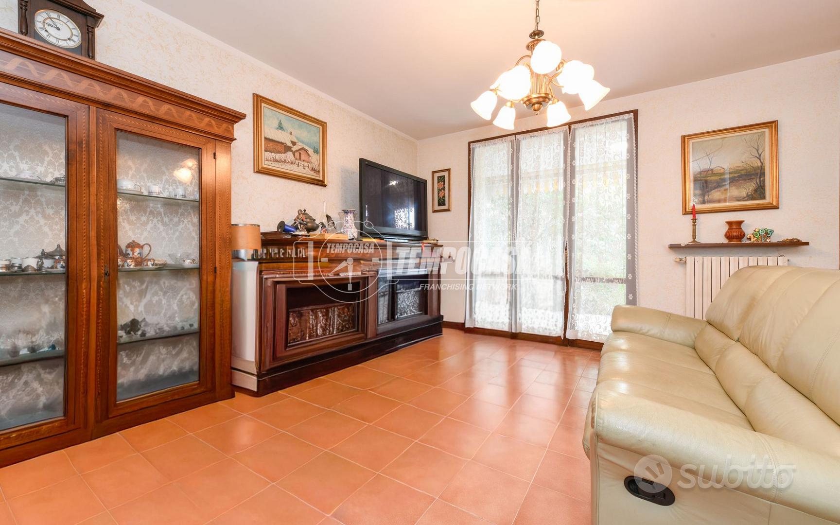 VILLA A SCHIERA CON GIARDINO - Vista 4