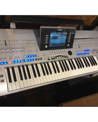 Yamaha Tyros 4 in perfette condizioni 