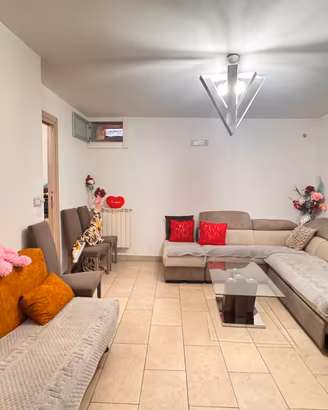 S/indpendente 4 vani con giardino di 200 mq