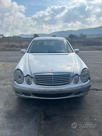 Per ricambi Mercedes classe E220 W211 2.2 110KW 1