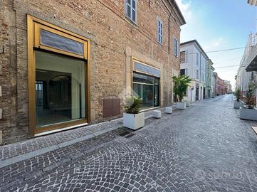 NEGOZIO A FIORENZUOLA D'ARDA