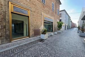 NEGOZIO A FIORENZUOLA D'ARDA