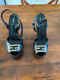 Sandali Fendi in vernice e pelle