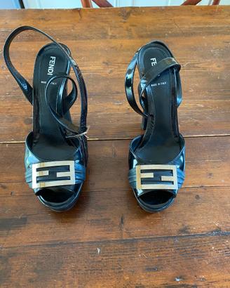 Sandali Fendi in vernice e pelle