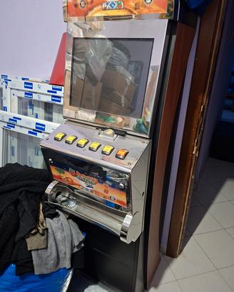 SLOT MACHINE