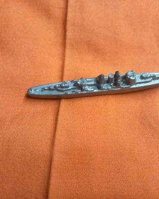 miniatura nave da guerra in plastica anni 60