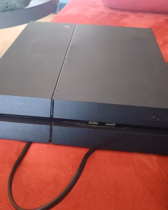 PS4 500GB + 1 Controller + Lotto 11 Giochi