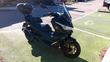 Voge Sfida SR4 Max + bauletto Givi 48
