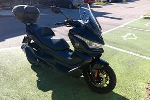 Voge Sfida SR4 Max + bauletto Givi 48