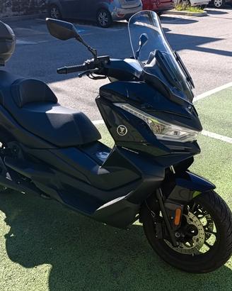 Voge Sfida SR4 Max + bauletto Givi 48