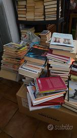 10 scatoloni di libri vario genere 