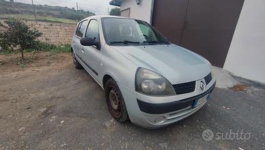 Automobile Renault Clio del 2003