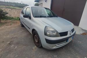 Automobile Renault Clio del 2003