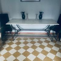 Tavolo in marmo e ferro battuto con poltroncina