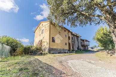 CASA SEMINDIPENDENTE A VETRALLA