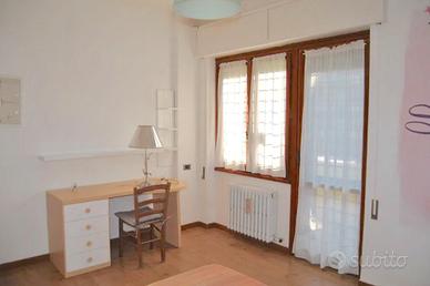 Pomezia quadrilocale arredato con balcone