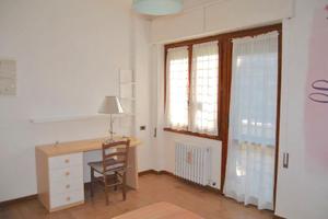 Pomezia quadrilocale arredato con balcone