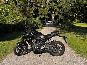 Honda CB 300R 2022 - 14.412 km - patente A2