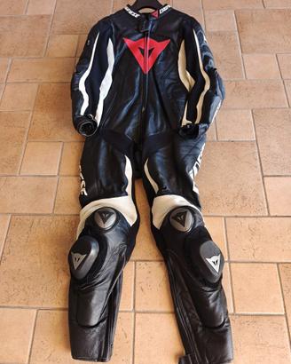 Tuta e guanti pista Dainese + stivali Gaerne
