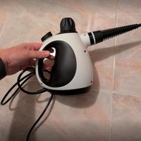 Pulitore a vapore con accessori 