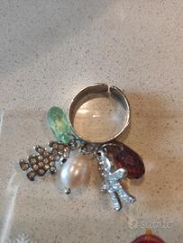 anello in acciaio con cinque ciondoli e brillantin