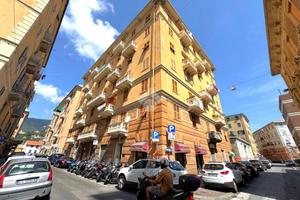 4 LOCALI A GENOVA