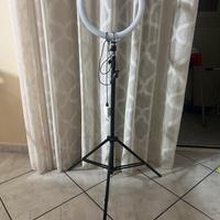 asta tiktok con 3 luci di diversa intensità