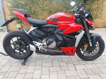 Ducati Streetfighter v2