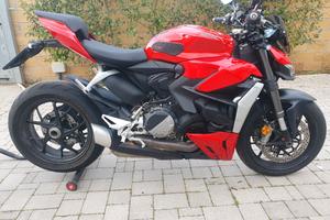 Ducati Streetfighter v2