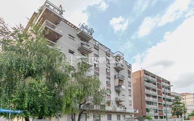 BILOCALE IN STABILE CIVILE CON ASCENSORE - VIA BAL