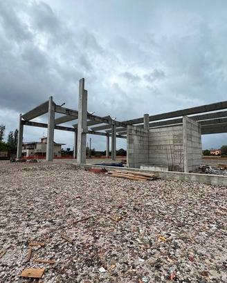 Immobile di 1000 m² con 1 locale a Castello di Cis