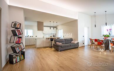 Appartamento ristrutturato con giardino e garage i