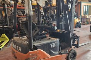 Carrello elevatore elettrico 1600 kg modello Toyot