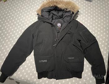 Canada Goose nera originale – usata con segni del