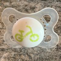 Ciucco MAM con porta ciuccio