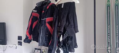 giacca a vento e pantaloni sci