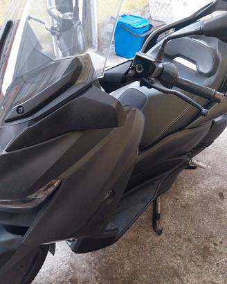 Yamaha xmax 300
