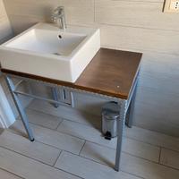 Tavolo bagno con lavandino quadrato