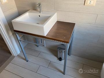 Tavolo bagno con lavandino quadrato