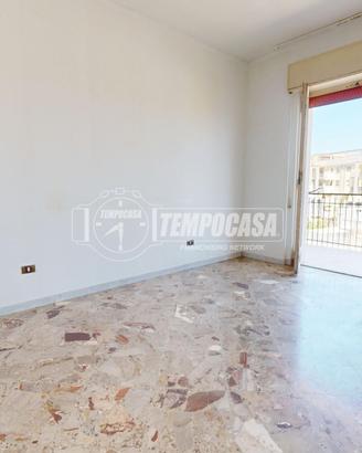 Comodo trivani in Via Giusti. Con posto auto.