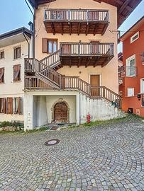 Aldeno, porzione di casa con due appartamenti