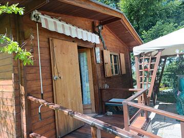 Casina 40 mq con giardino , posto auto