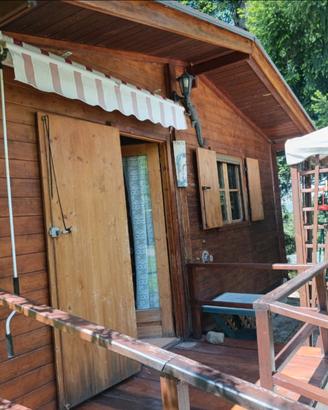 Casina 40 mq con giardino , posto auto